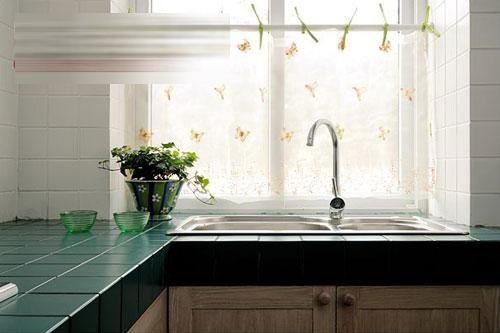 在厨房悬挂窗帘的方法有哪些？