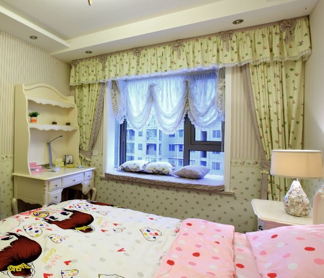 如何选择与室内物品色调匹配的窗帘？