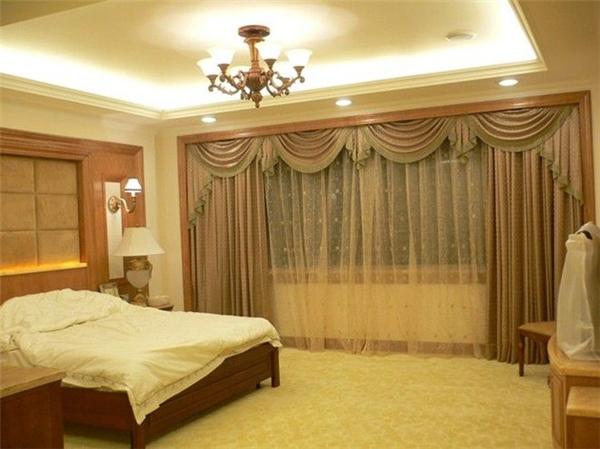 哪种窗帘有垂感更耐脏？他们的优点缺点又是什么？